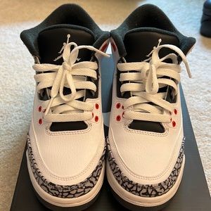 Excellent condition Worn Once Jordan Retro 3 Infrared- size 4Y/5.5woman